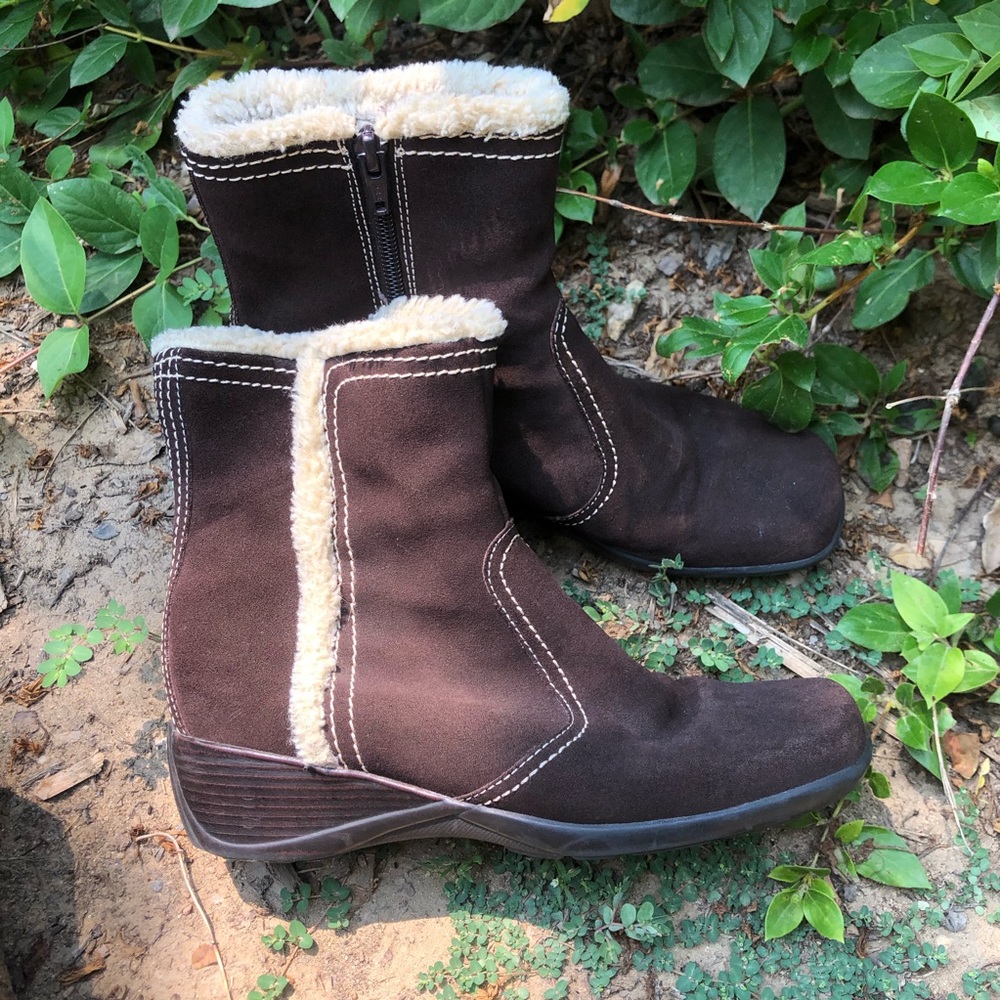 faux fur and leather naturalizer boots 🥾